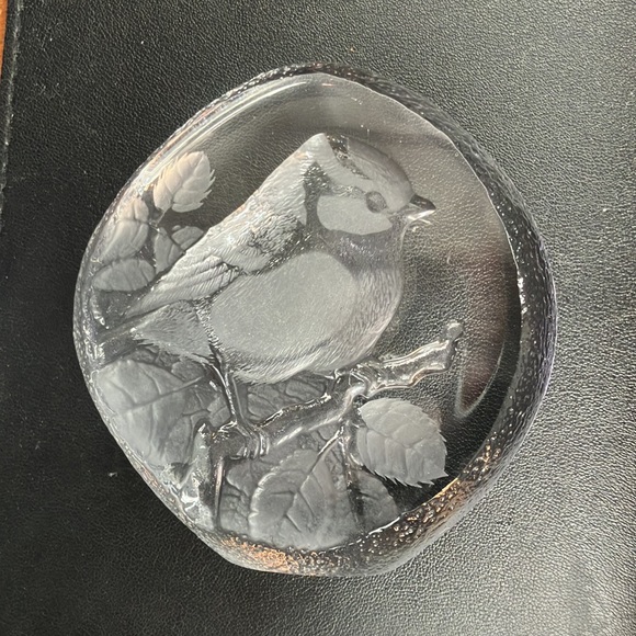 Mats Jonasson Swedish Art Glass Bird Paperweight - Picture 2 of 7